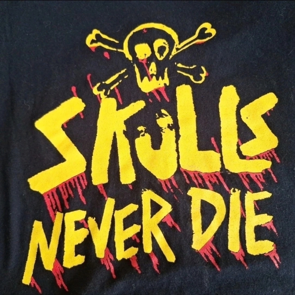 Vintage Skulls Never Die T-Shirt Size Large Skull  - Retro Skatepunk Vtg CA Tee